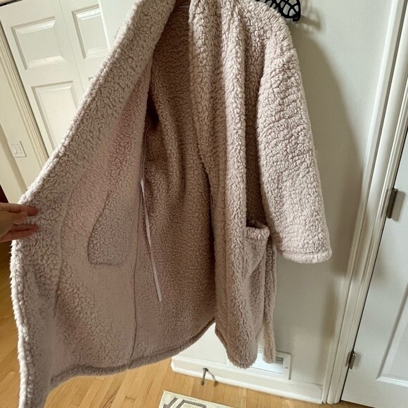 Pottery Barn Teddy Bear Robe in Pale Blush S - Picture 6 of 12